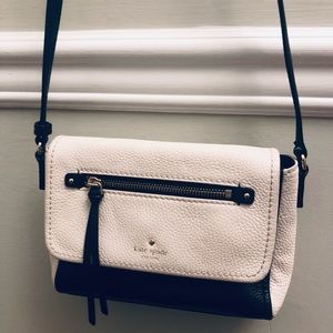 Authentic Kate Spade purse, GUC, great colors! 🖤🤍